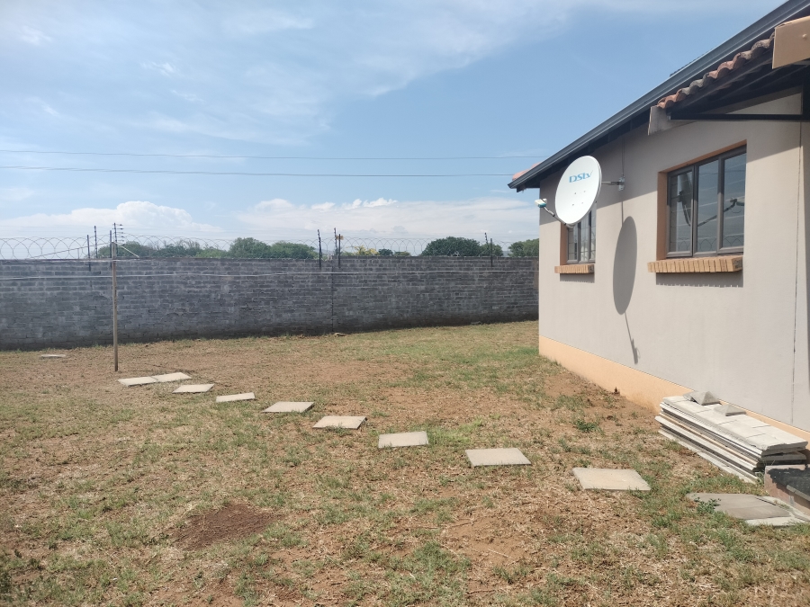 To Let 3 Bedroom Property for Rent in Waterval East North West